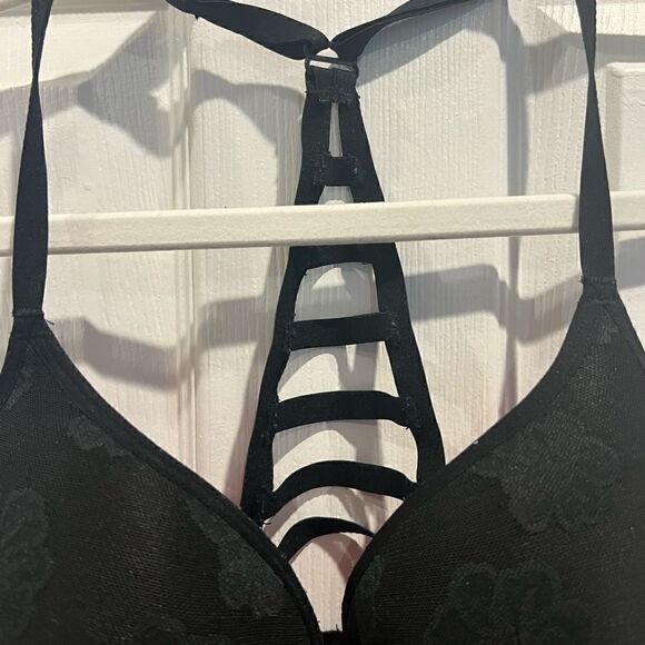 Victoria’s Secret women’s lace overlay ladder back black padded bra 32 D - Picture 3 of 11